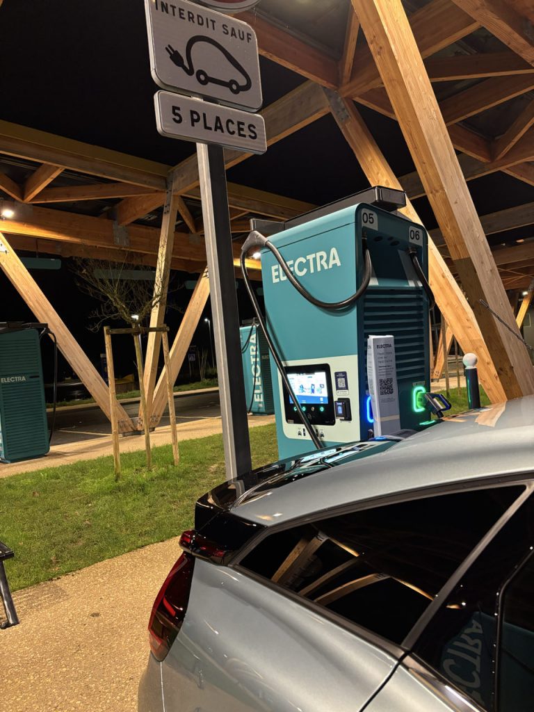 france-recharge-voiture-electrique-2024-1-768x1024 A peine rentrée, je repars !