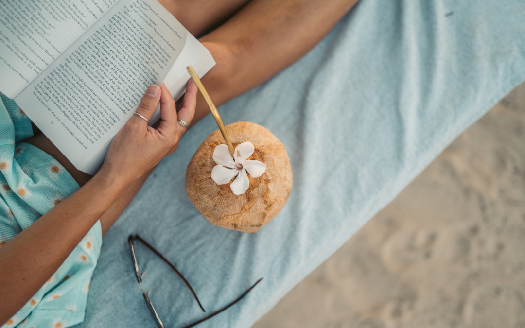 Lire à la plage : bonne ou mauvaise idée ?